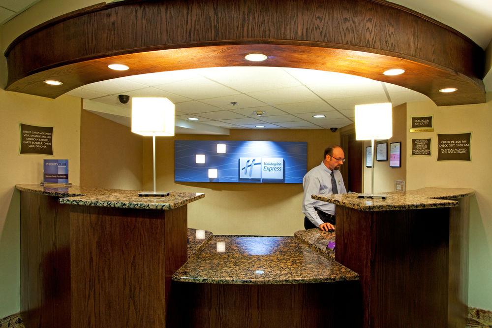 Holiday Inn Express Rochester - Greece By Ihg Exterior photo