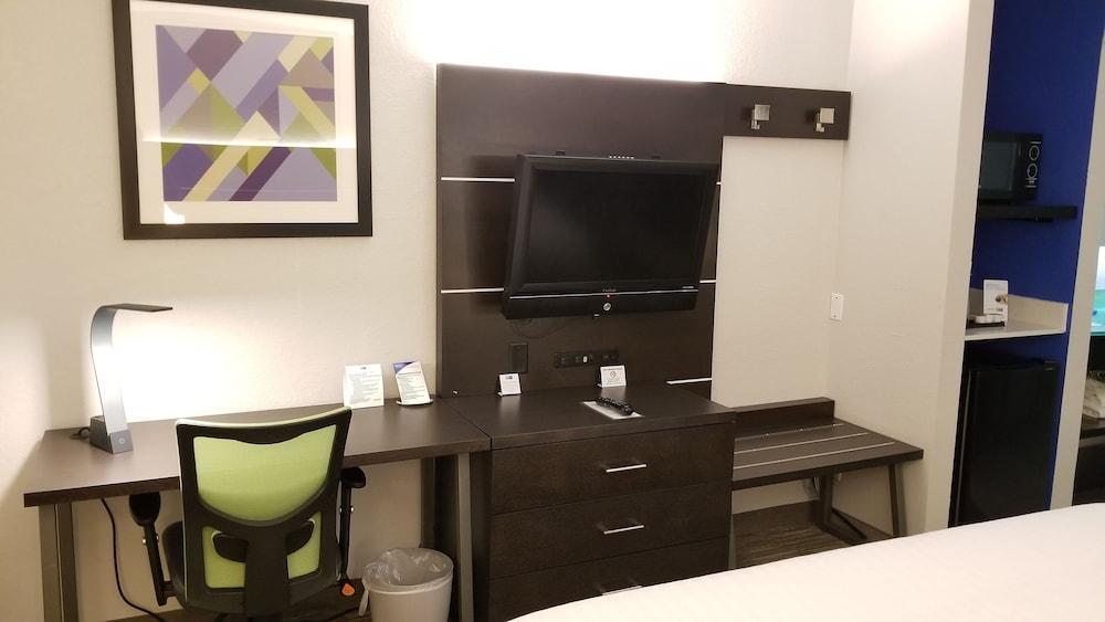 Holiday Inn Express Rochester - Greece By Ihg Exterior photo