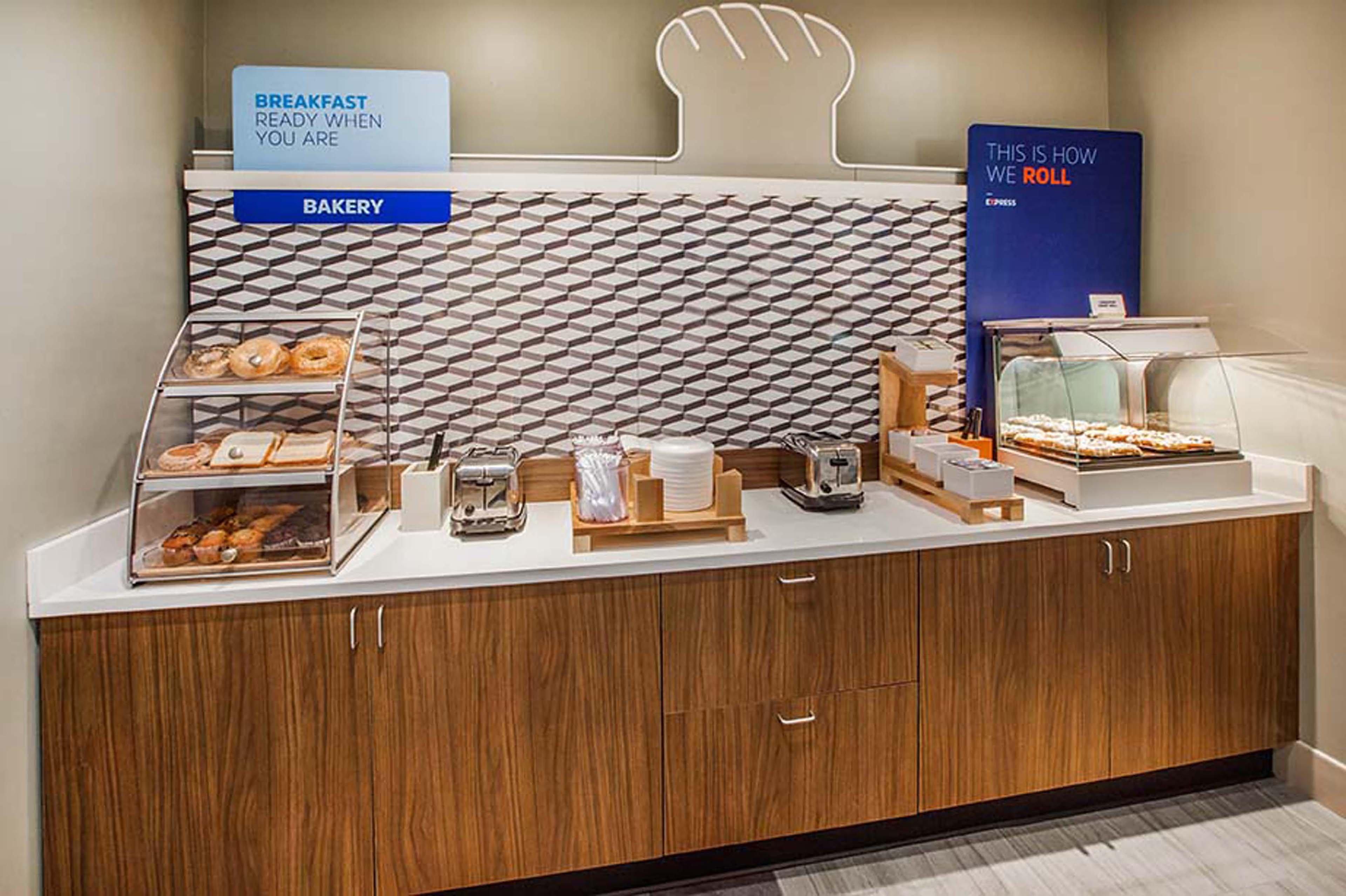 Holiday Inn Express Rochester - Greece By Ihg Exterior photo