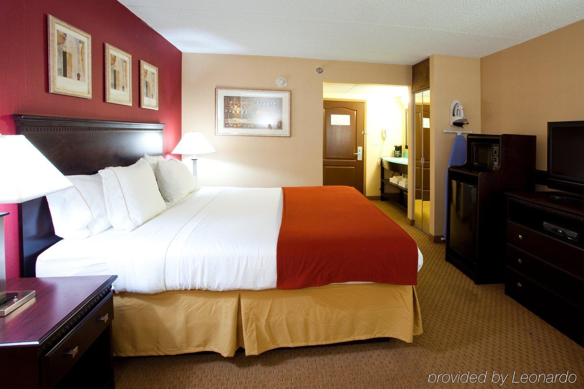 Holiday Inn Express Rochester - Greece By Ihg Exterior photo
